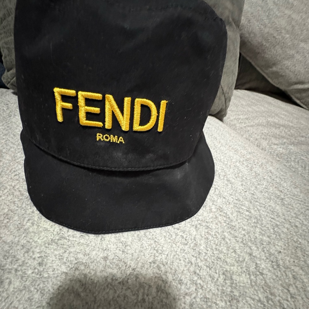 Fendi Black and Yellow Luxury Bucket Hat (Reversible) (Size L) (Unisex) - Picture 3 of 8